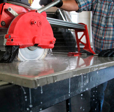 Як обрати електричний плиткоріз: огляд типів, переваг і поради з експлуатації